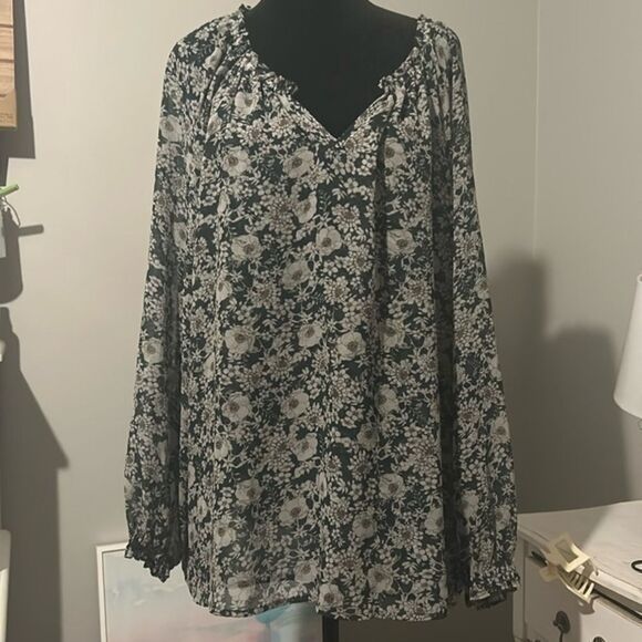 CAbi Tops - Cabi Medium blouse   Style 3765    F